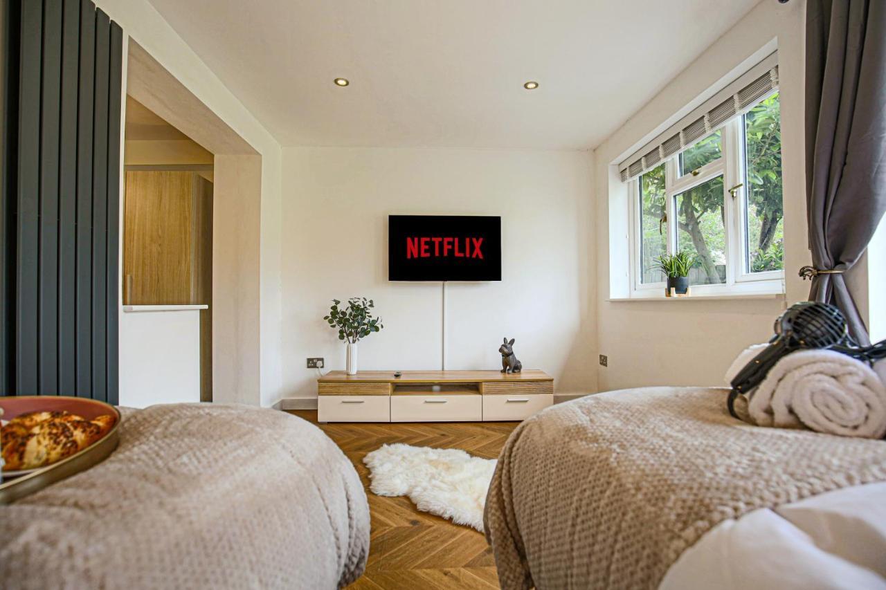 Grace House - Prime Location - Driveway Parking, Pool Table, Fast Wifi, Self Check-In And Smart Tv With Sky Tv And Netflix By Yoko Property Милтън Кейнс Екстериор снимка